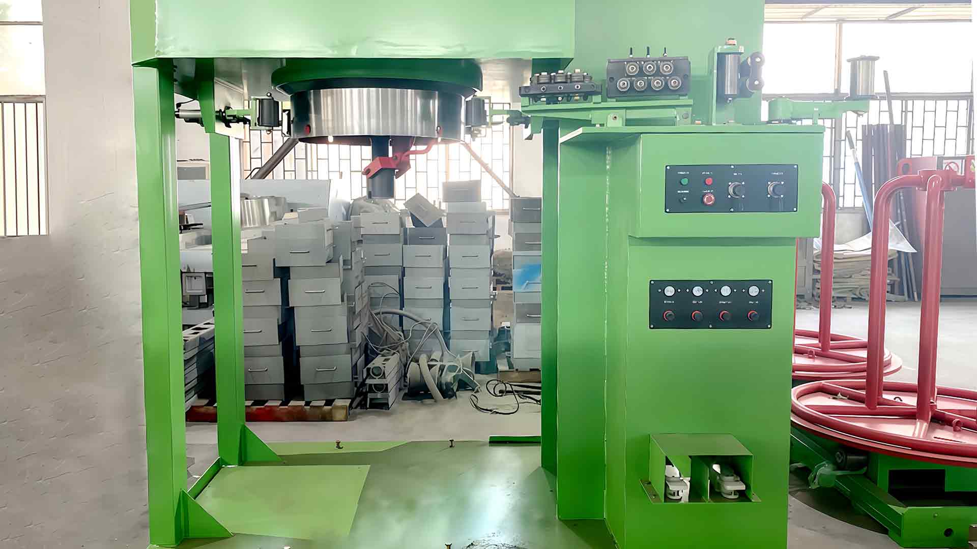 Máy kéo dây bồn chứa nước quản lý các khuyết tật trên bề mặt dây như vết trầy xước, oxy hóa hoặc vết nứt nhỏ trong quá trình kéo như thế nào?