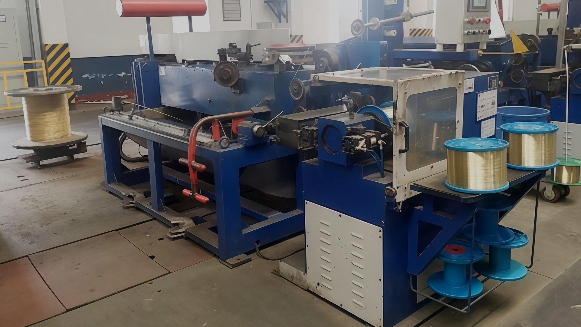 Máy kéo dây sử dụng loại hệ thống làm mát nào để vận hành tốc độ cao?